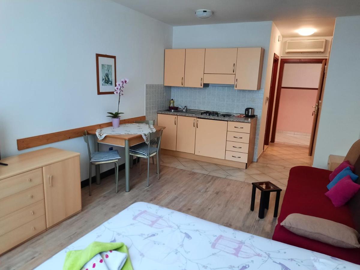 Apartmani Lorena Pula Extérieur photo